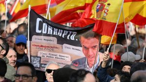 Бивш изпълнителен директор на CNOOC, обвинен в случай на подкуп