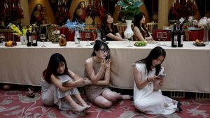 Индустрията на „микродрамите“ в Китай се очертава като спасителен пояс за работни места на трудния пазар на труда на висшисти