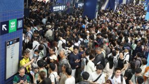 Нахлуването в MTR писта в Хонконг предизвиква призиви за по-строги наказания, образование