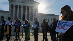 Съдиите от Върховния съд клонят към Тръмп в делото за разглеждане на молби за убежище