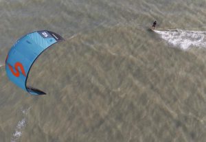 Хайнан яхва вълната на бума на кайтсърфа