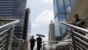 Офис работниците в Югоизточна Азия се клатят от енергоспестяващо шофиране, гореща вълна